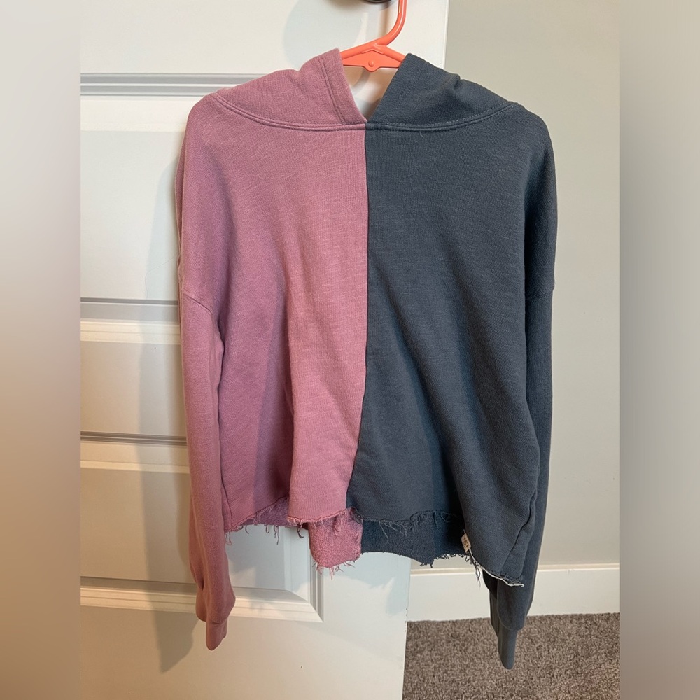 Treasure + Bind Girls Raw Edge Crop hoodie Size M (8/10)